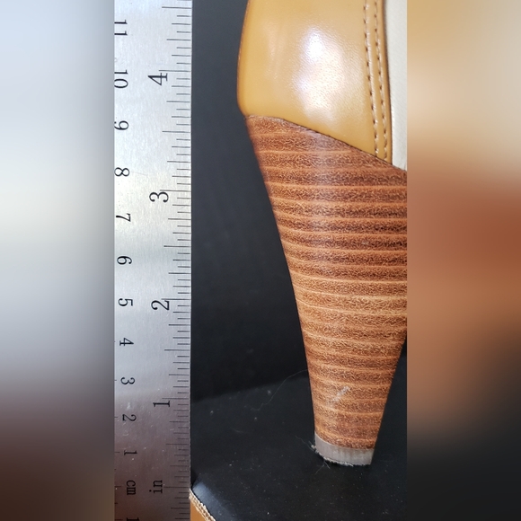 Anne Klein Women's Ivory & Natural Leather Open Toe Pumps. Size 10. - Picture 4 of 8